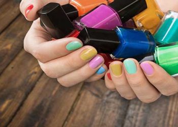 کدام-رنگ-لاک-برای-پوست-شما-مناسب‌تر-است؟